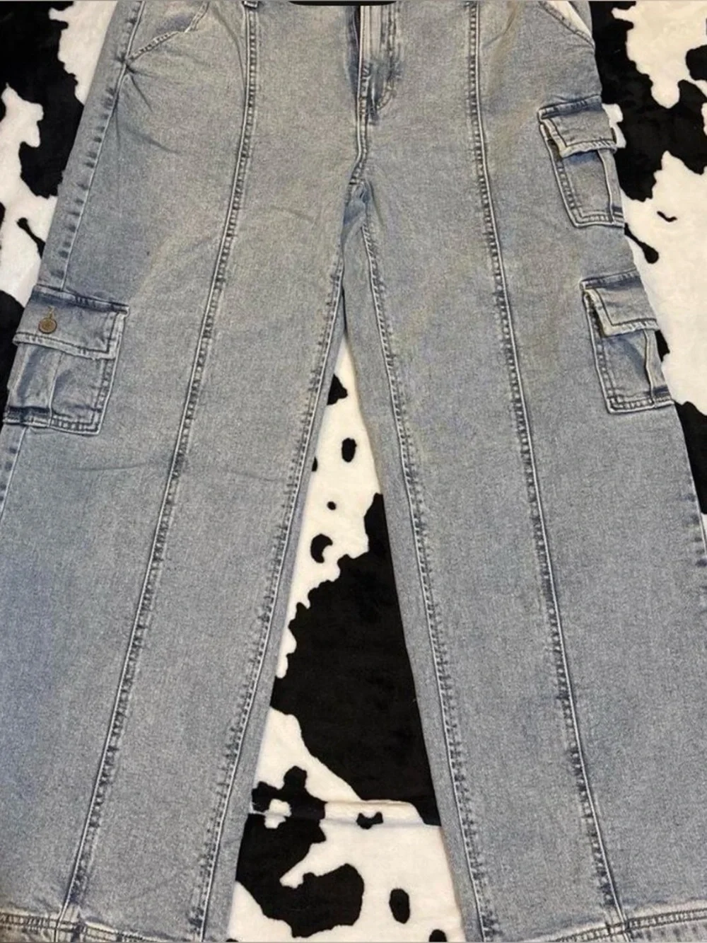 Light Wash Cargo Jeans for Women - Casual Utility Style